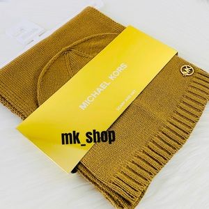 Michael Kors Women’s Hat & Scarf Set
